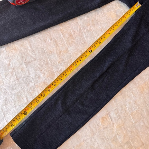 CAbi Lean Trouser Ponte Cigarette Pants Business Casual Slimming size 2 like new - Picture 6 of 9